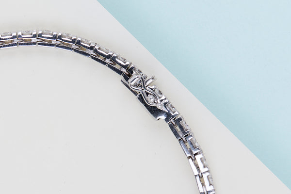 18ct. White Gold Tennis Bracelet - Diamonds - 19CM