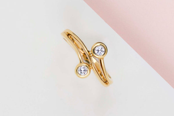 18ct. Yellow Gold Ring - Diamonds - Size 53