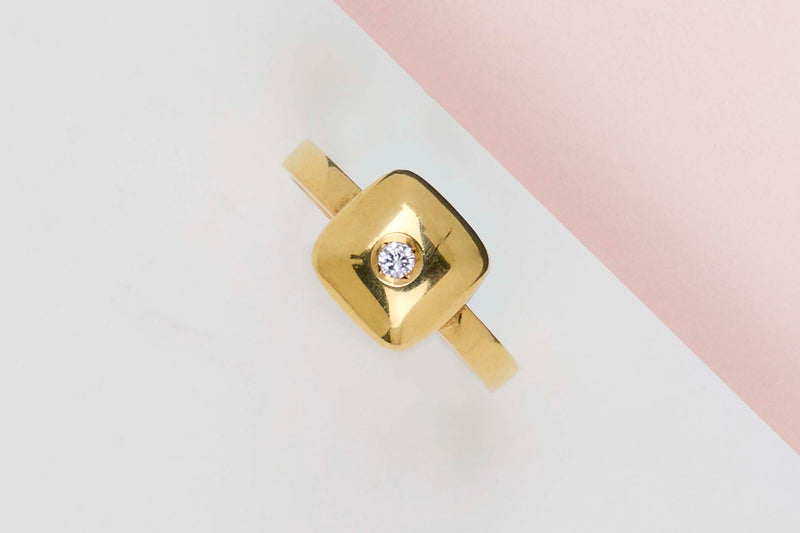 18ct. Yellow Gold Ring - Diamond - Size 53