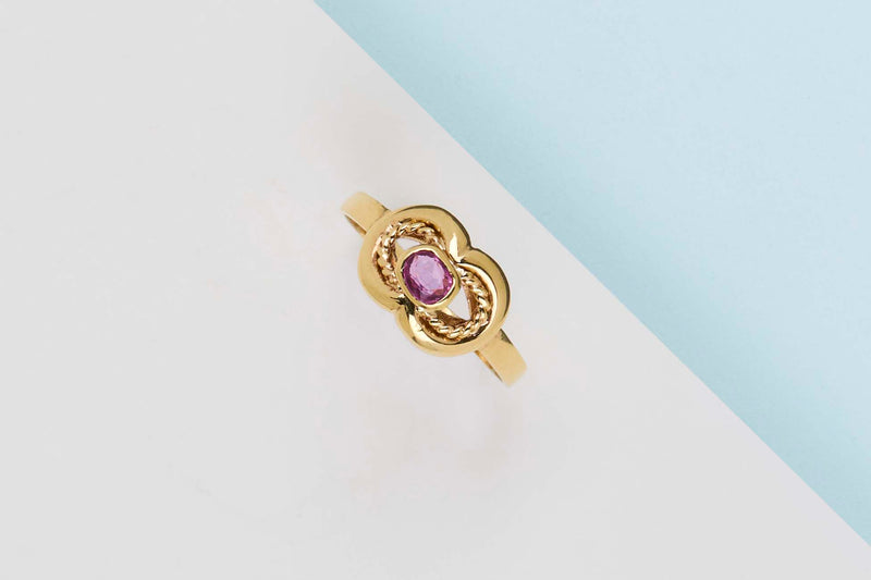 18ct. Yellow Gold Ring - Ruby - Size 55