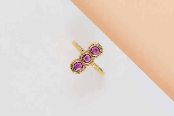 18ct. Yellow Gold Ring - Rubies - Size 55
