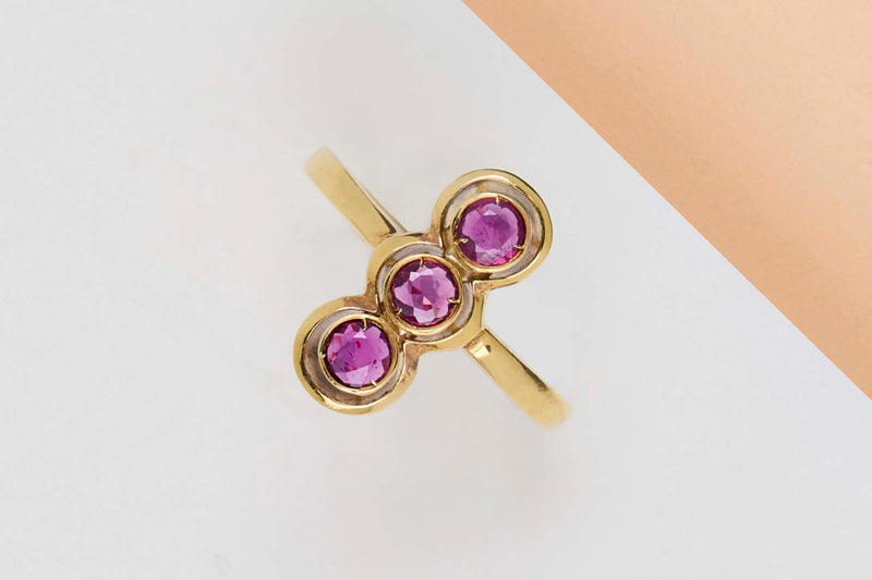 18ct. Yellow Gold Ring - Rubies - Size 55