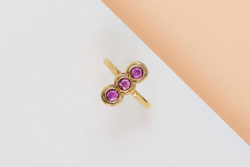 18ct. Yellow Gold Ring - Rubies - Size 55