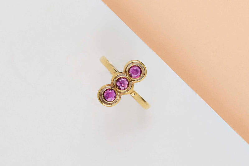 18ct. Yellow Gold Ring - Rubies - Size 55