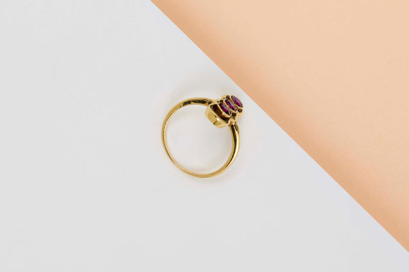 18ct. Yellow Gold Ring - Rubies - Size 55