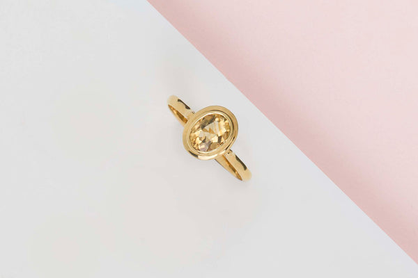 18ct. Yellow Gold Ring - Yellow Topaz - Size 59