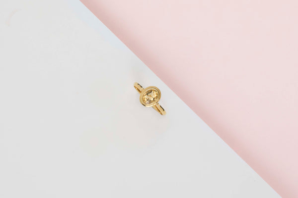 18ct. Yellow Gold Ring - Yellow Topaz - Size 59