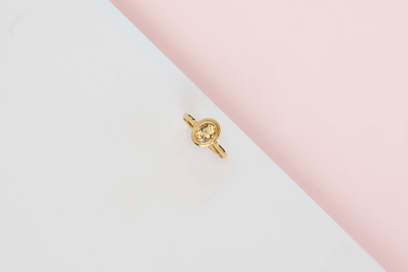 18ct. Yellow Gold Ring - Yellow Topaz - Size 59