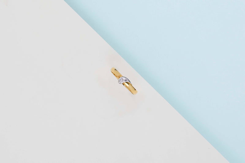 18ct. Yellow and White Gold Ring - Diamond - Size 55