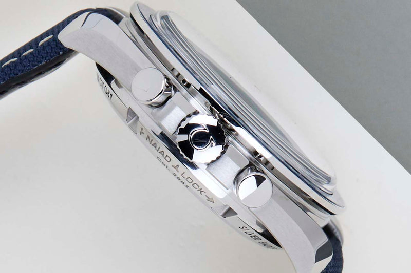 Speedmaster Professional Moonwatch 'Silver Snoopy Award'