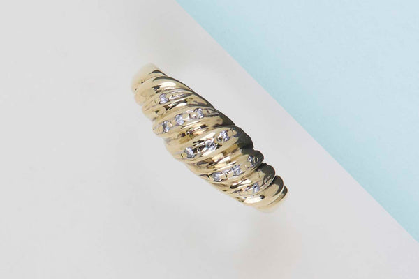 14ct. Yellow Gold Ring - Diamonds - Size 55