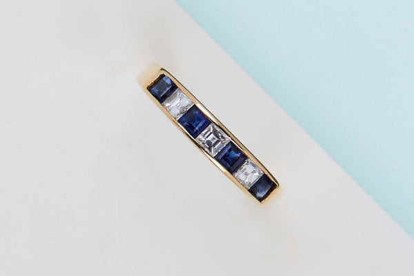 18ct. Yellow Gold Ring - Diamonds & Sapphires - Size 61