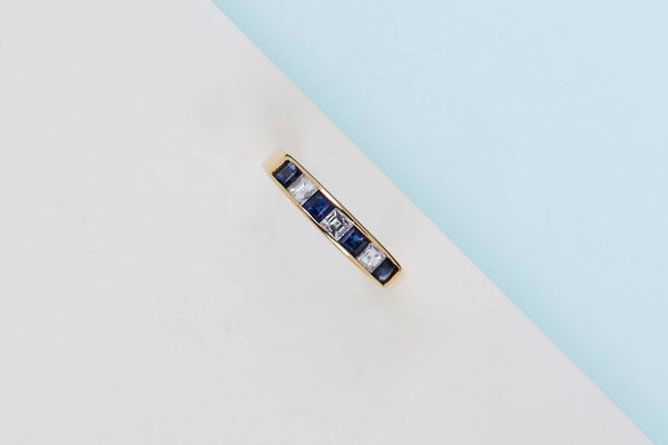 18ct. Yellow Gold Ring - Diamonds & Sapphires - Size 61
