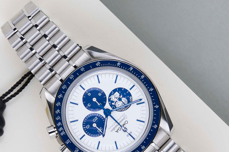 Speedmaster Professional Moonwatch 'Silver Snoopy Award'