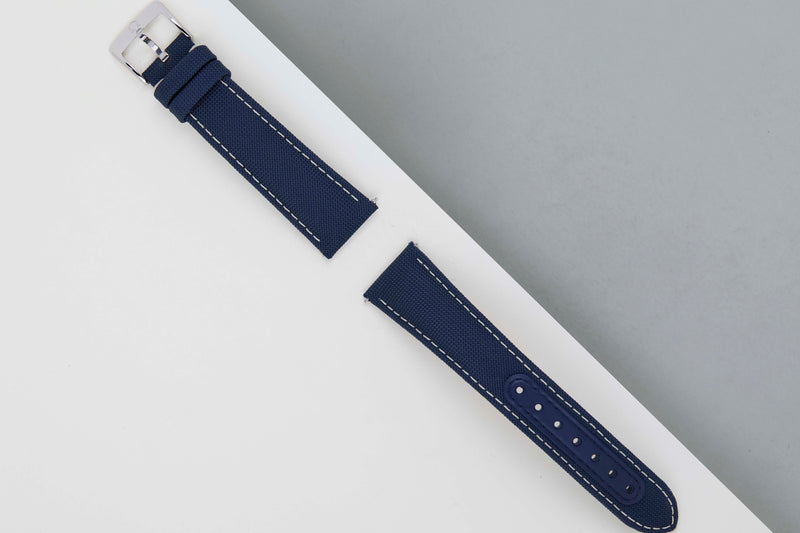 Speedmaster Professional Moonwatch 'Silver Snoopy Award'