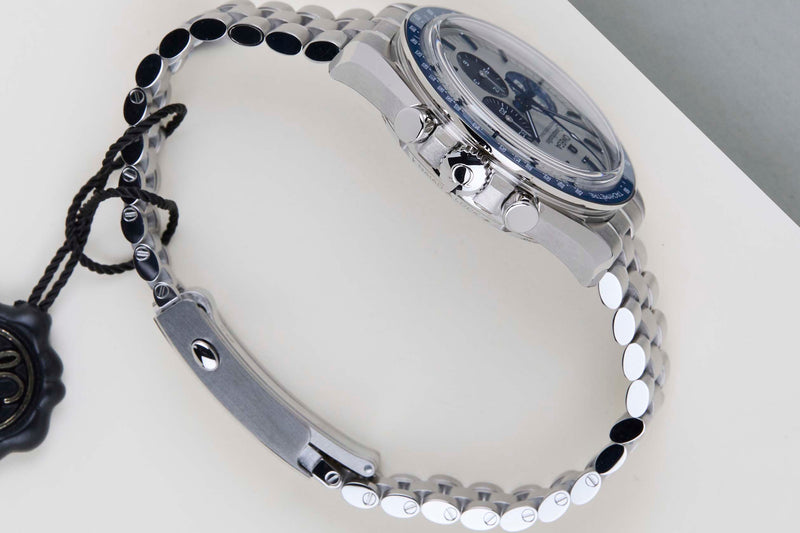 Speedmaster Professional Moonwatch 'Silver Snoopy Award'