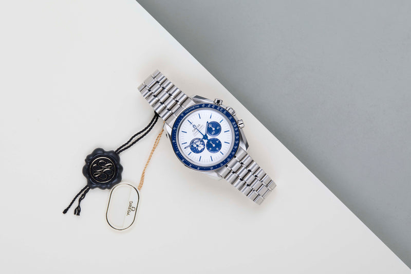 Speedmaster Professional Moonwatch 'Silver Snoopy Award'