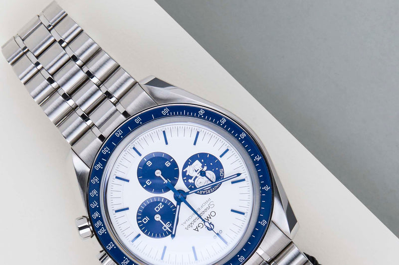 Speedmaster Professional Moonwatch 'Silver Snoopy Award'