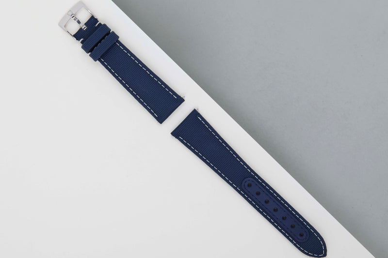 Speedmaster Professional Moonwatch 'Silver Snoopy Award'