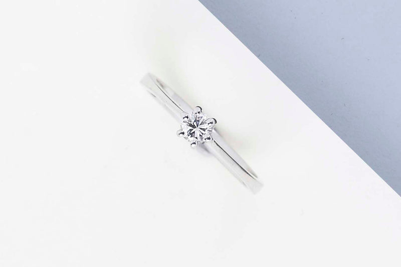 18 ct. White Gold Solitair Ring - Diamond - Size 53