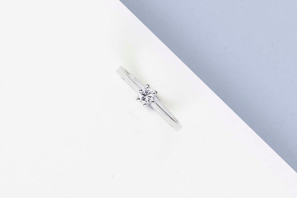 18 ct. White Gold Solitair Ring - Diamond - Size 53