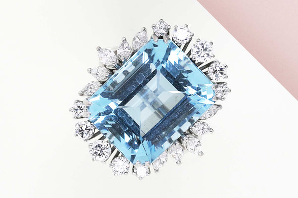 18ct. White Gold Ring - Size 54 - Aquamarine - 10 Round Diamonds - 10 Navette Cut Diamonds