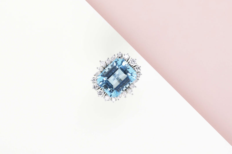 18ct. White Gold Ring - Size 54 - Aquamarine - 10 Round Diamonds - 10 Navette Cut Diamonds