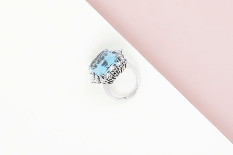 18ct. White Gold Ring - Size 54 - Aquamarine - 10 Round Diamonds - 10 Navette Cut Diamonds