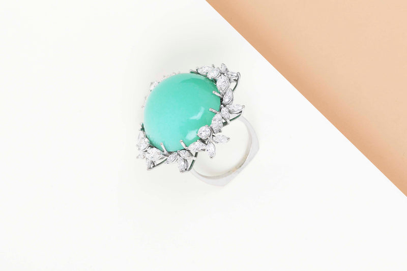 18ct. White Gold Ring - Size 56 - Chrysopraas - 4 Round Cut Diamonds - 20 Small Navette Cut Diamonds - 8 Big Navette Cut Diamonds