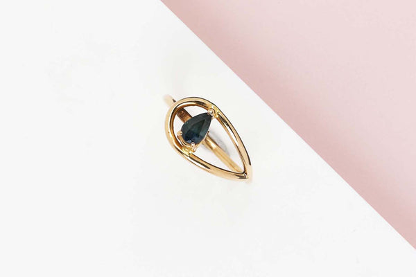 18 CT. Yellow Gold Ring - Sapphire