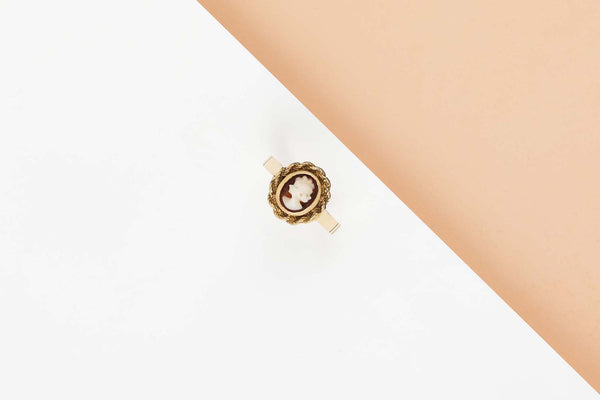 18 CT. Yellow Gold Ring - Cameo