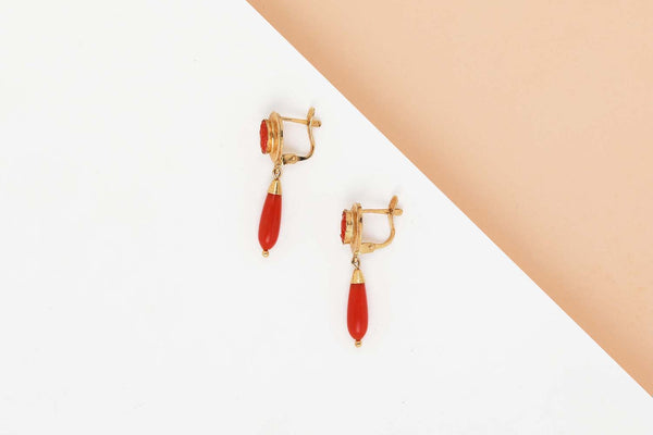 18 CT. Yellow Gold Earrings - Blood Coral