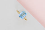 18 ct. Yellow Gold Ring - Blue Topaz - Size 57