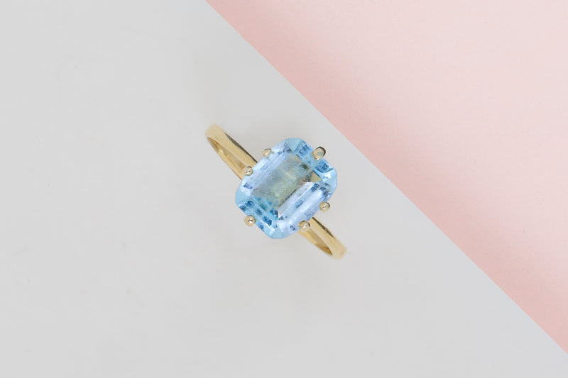 18 ct. Yellow Gold Ring - Blue Topaz - Size 57
