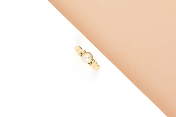 18ct. Yellow Gold Ring - Pearl