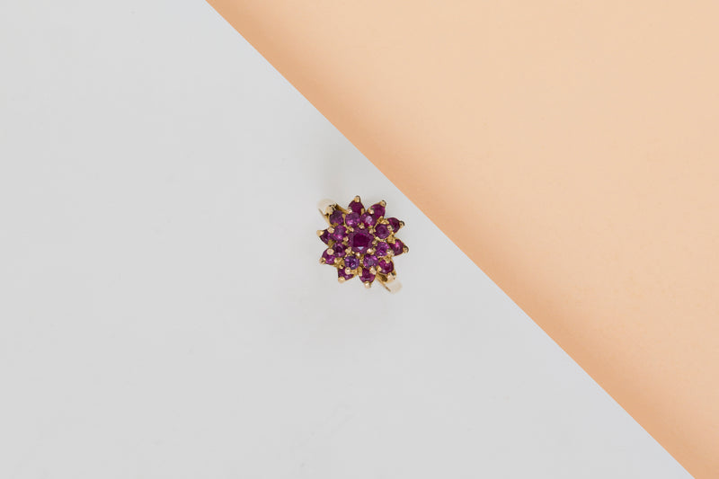 9 ct. Yellow Gold Ring - Ruby - Size 52