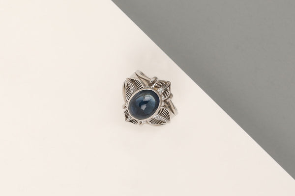 18ct. White Gold Ring - Sapphire