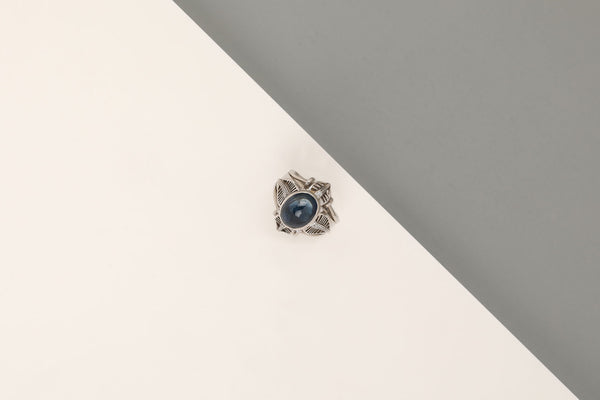 18ct. White Gold Ring - Sapphire