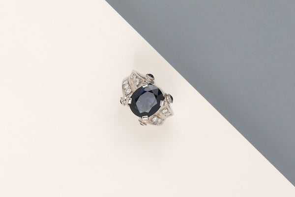 18 ct. White Gold Ring - Sapphire - Diamonds