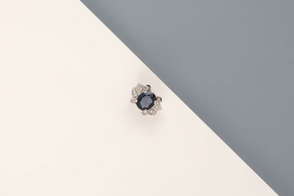 18 ct. White Gold Ring - Sapphire - Diamonds