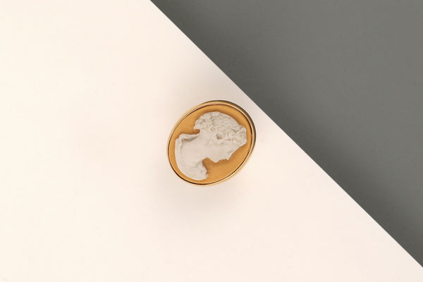 18 ct. Yellow Gold Ring - Camee