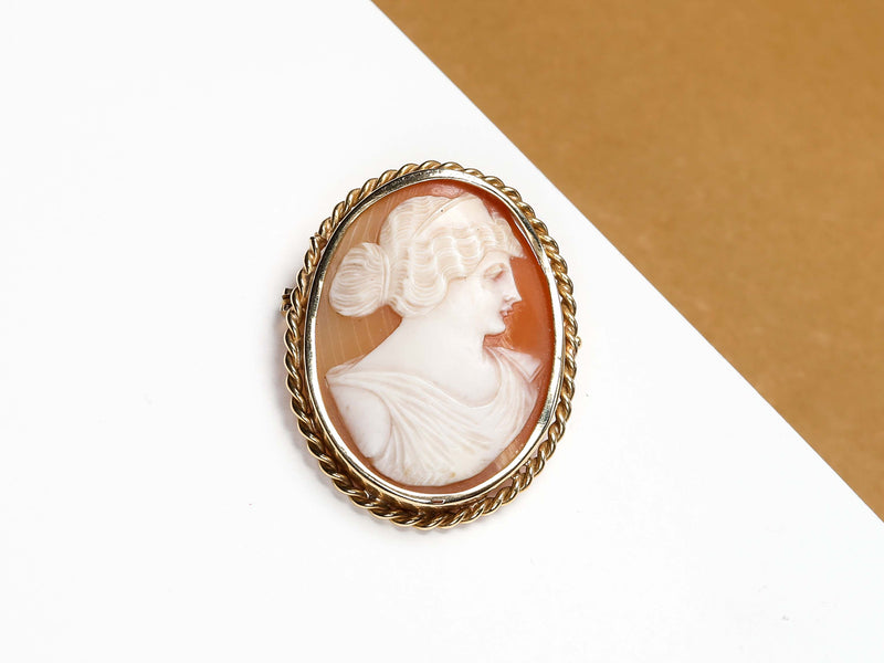 18 ct. Yellow Gold Brooch - Cameo
