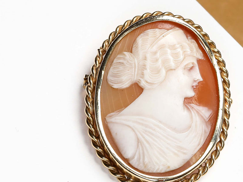 18 ct. Yellow Gold Brooch - Cameo